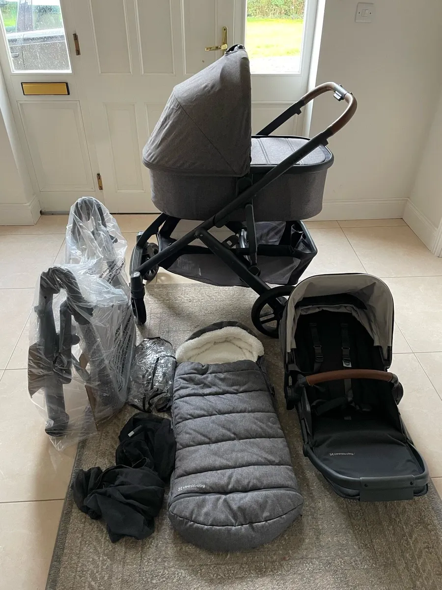 Uppababy Vista Grayson Package with New Base - Image 1