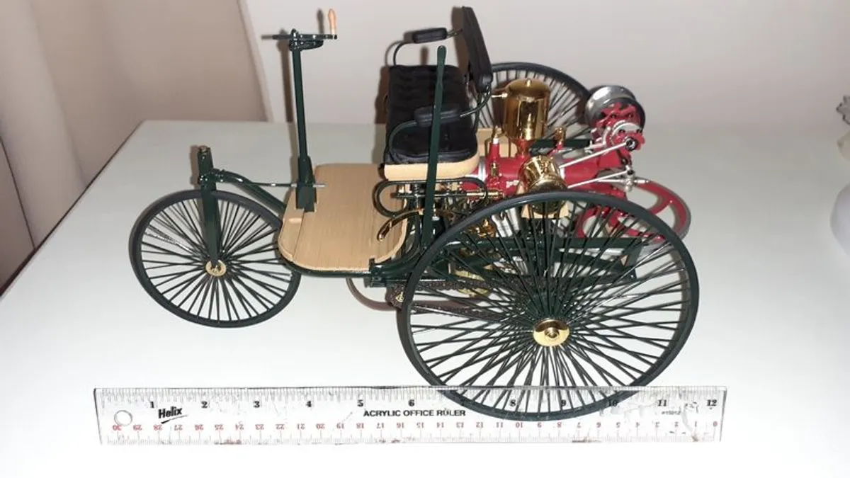 Franklin Mint 1886 Benz Patent-Motorwagen  1:8 Scale (Mint, Boxed) - Image 1