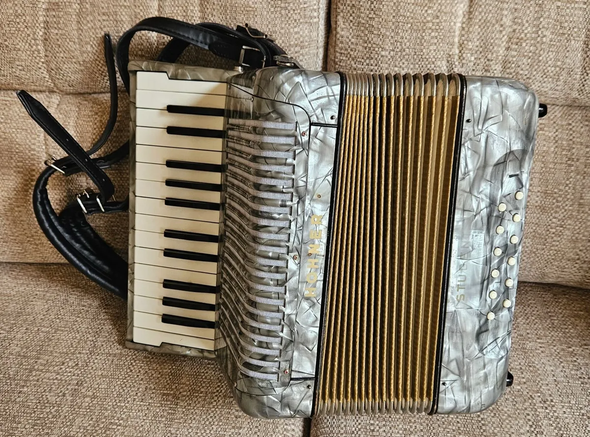 Piano accordion - Image 4