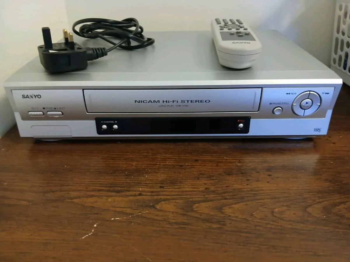 Sanyo vhs player - Image 2