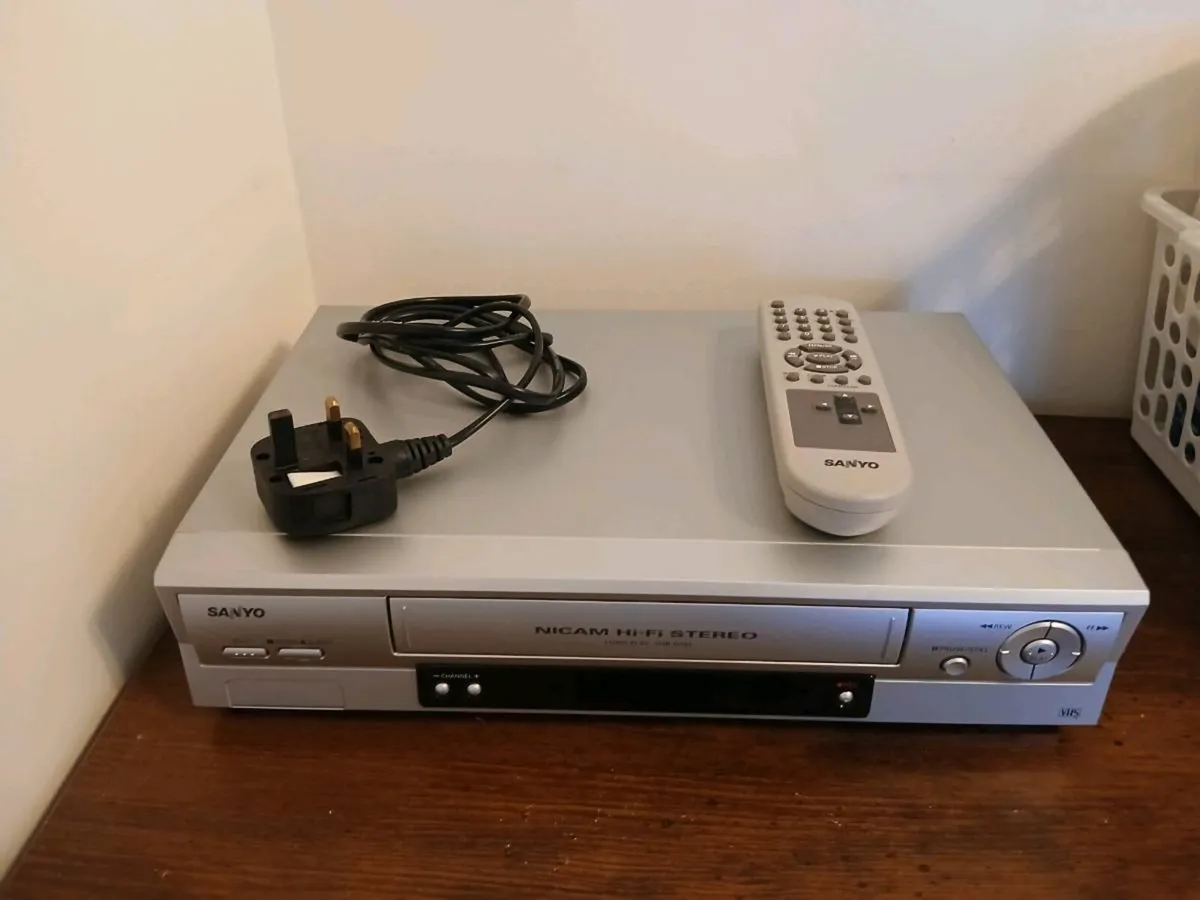 Sanyo vhs player - Image 3