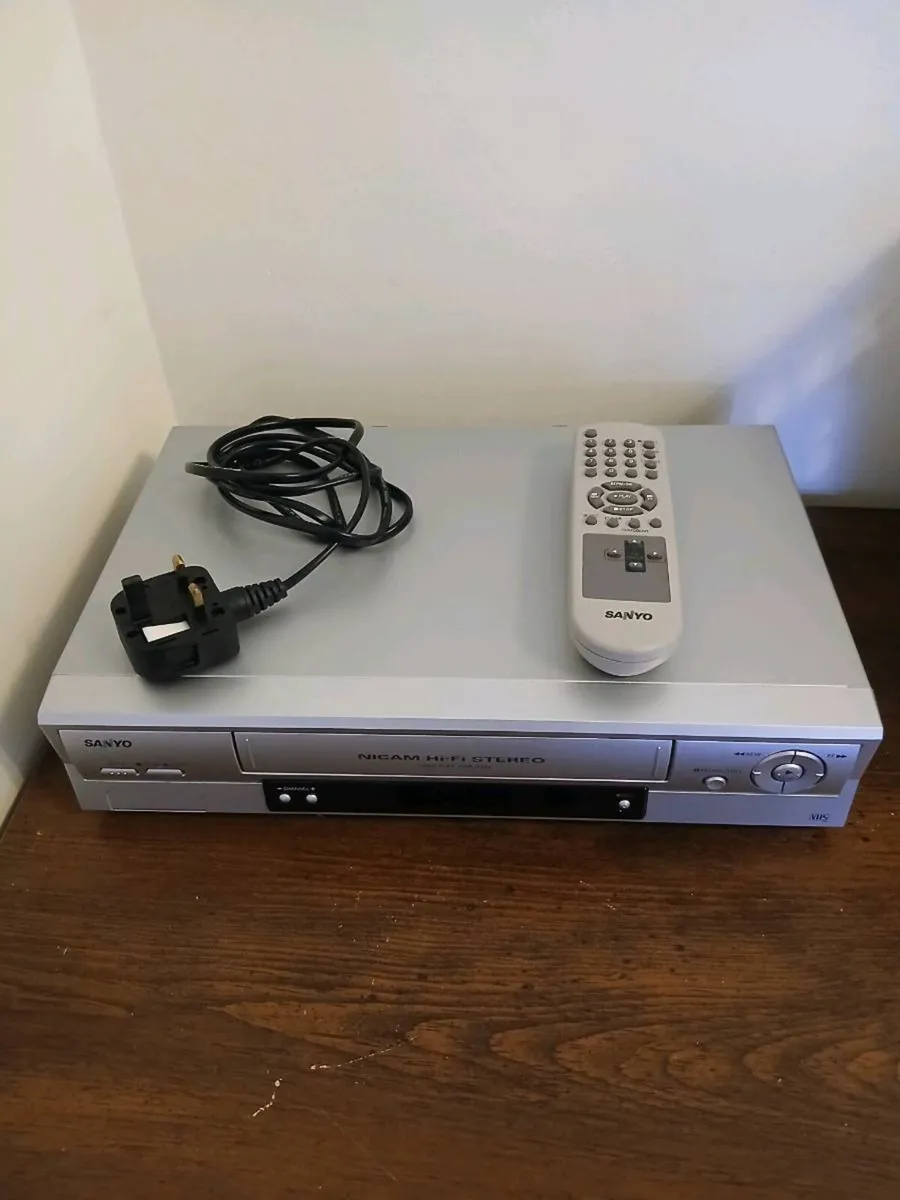 Sanyo vhs player - Image 4