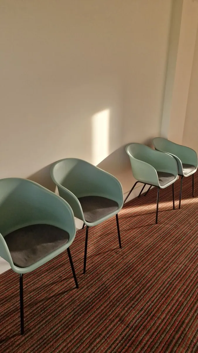 4 Kitchen Chairs - Image 1