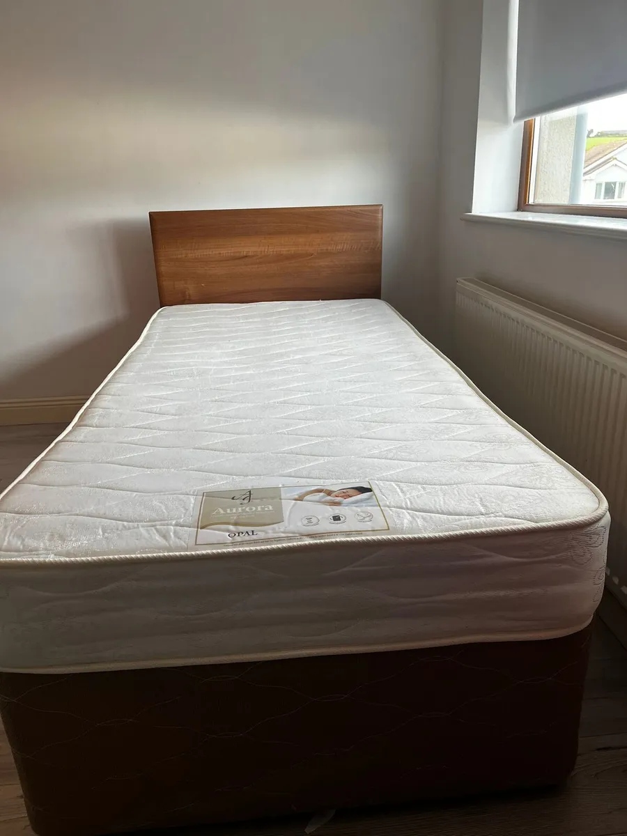 2 single beds - Image 1