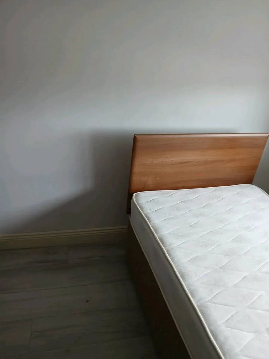 2 single beds - Image 3
