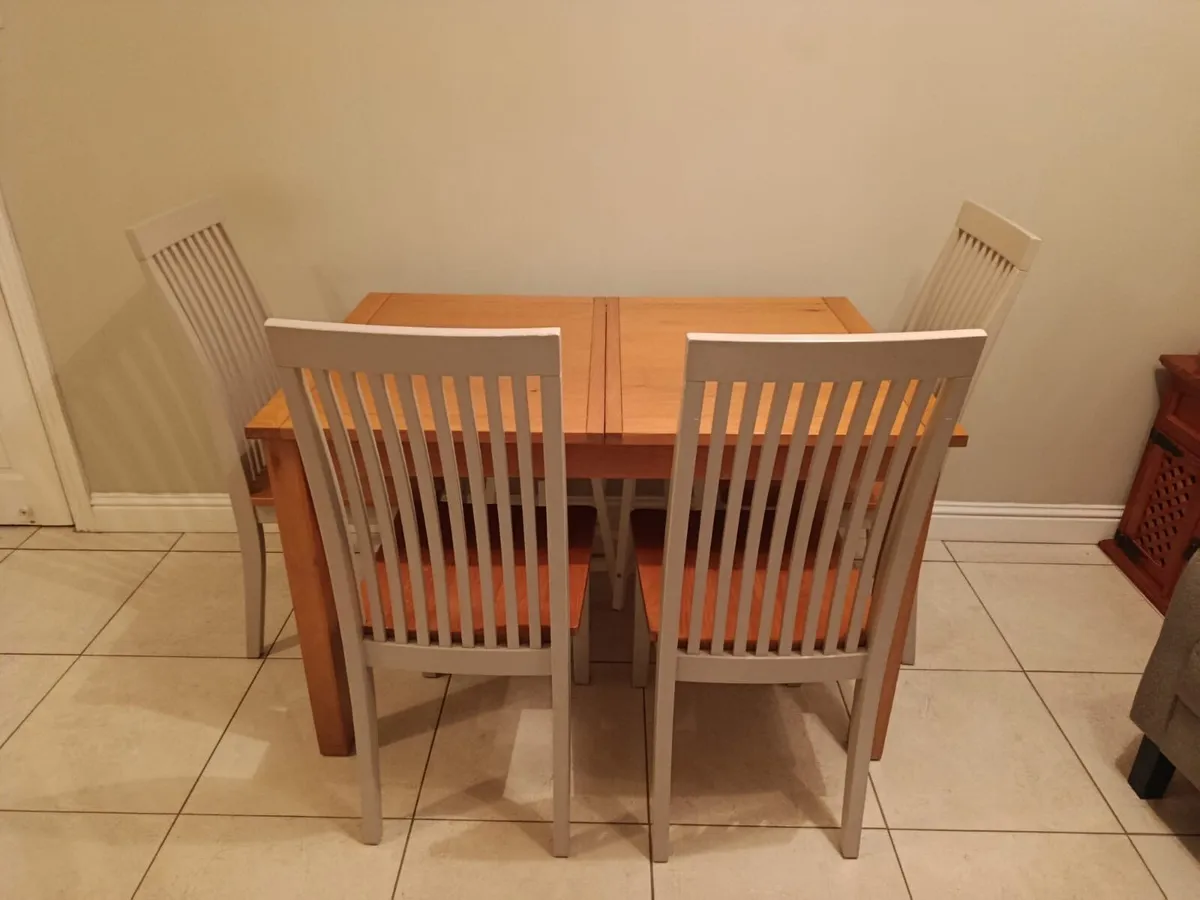 Kitchen table and chairs - Image 3