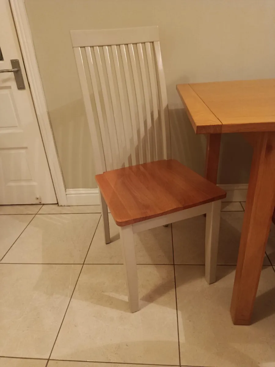 Kitchen table and chairs - Image 2