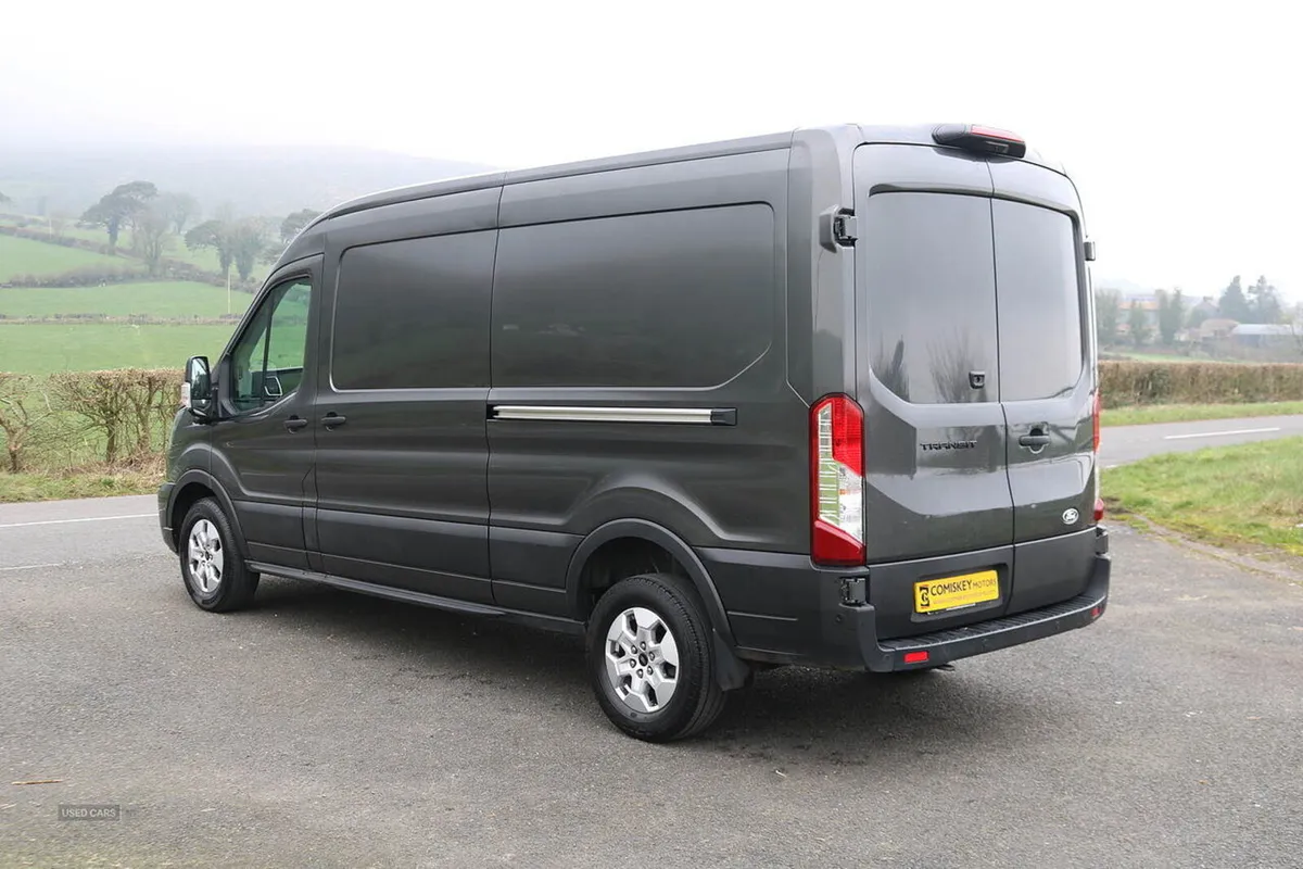 Ford Transit 350 EcoBlue Limited - Image 4