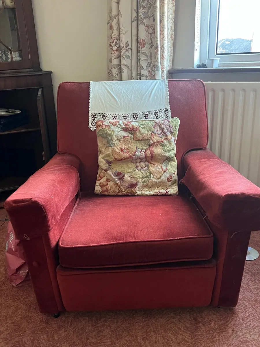 Couch and two armchairs - Image 2