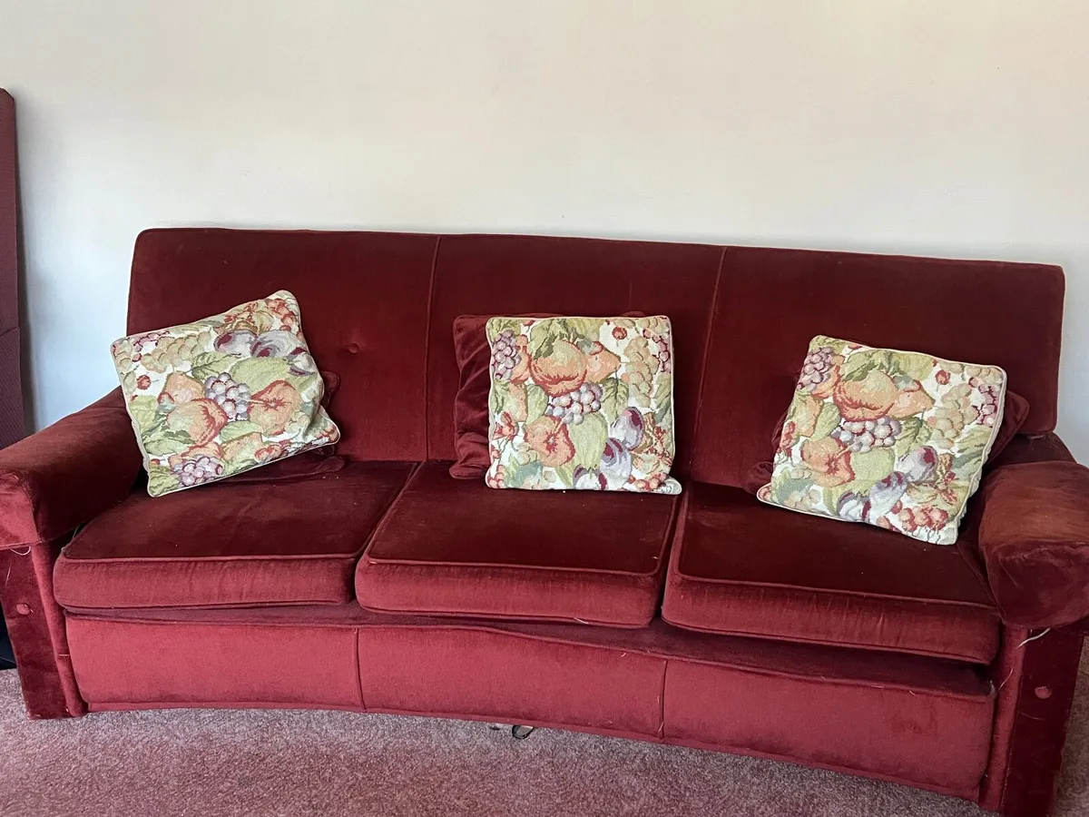 Couch and two armchairs - Image 1