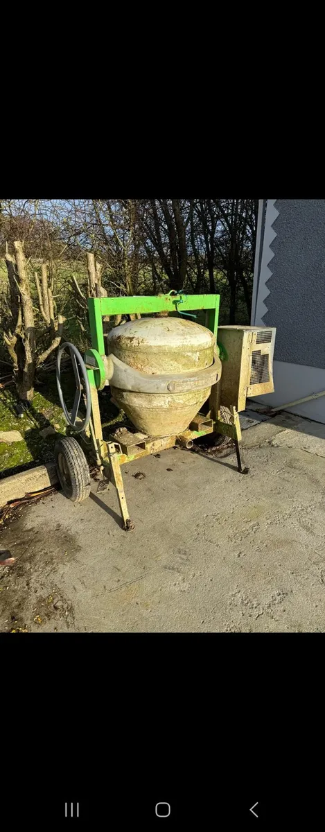 4 bag .Belle altrad cement mixer. Towable mixer - Image 2