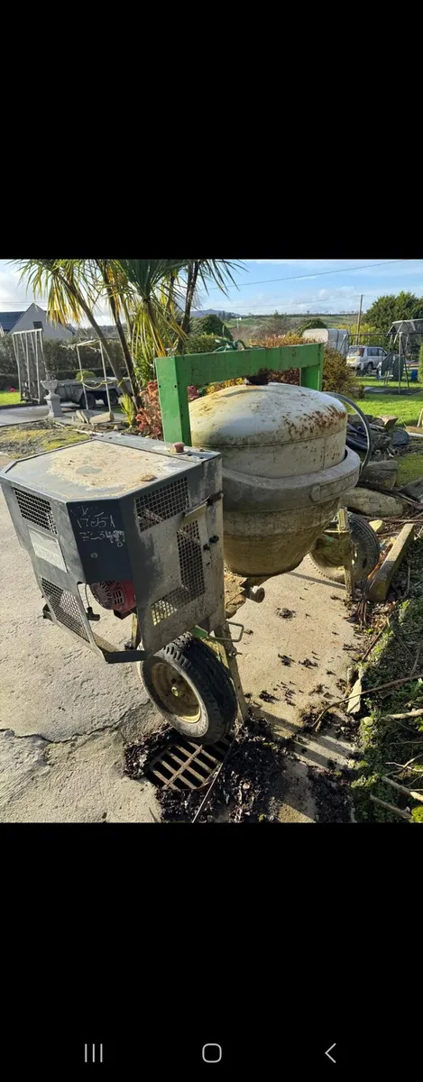 4 bag .Belle altrad cement mixer. Towable mixer - Image 3