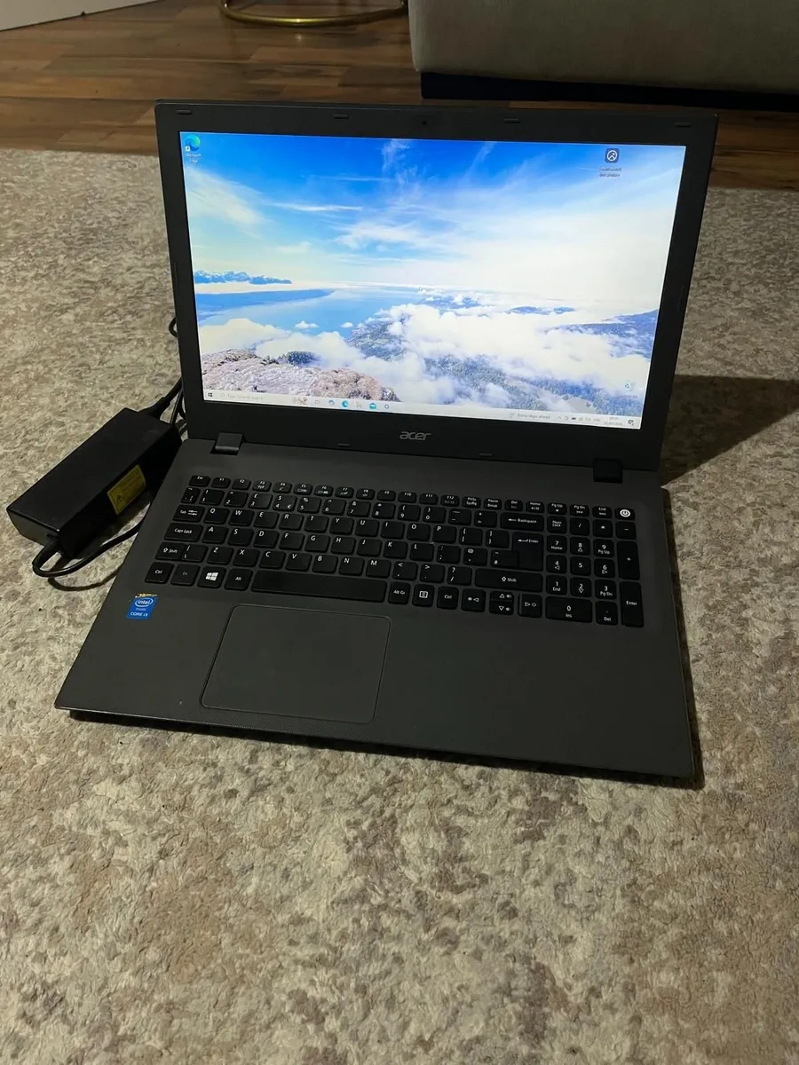 Laptop Acer Aspire E5-573 Intel Core i3 - Image 1
