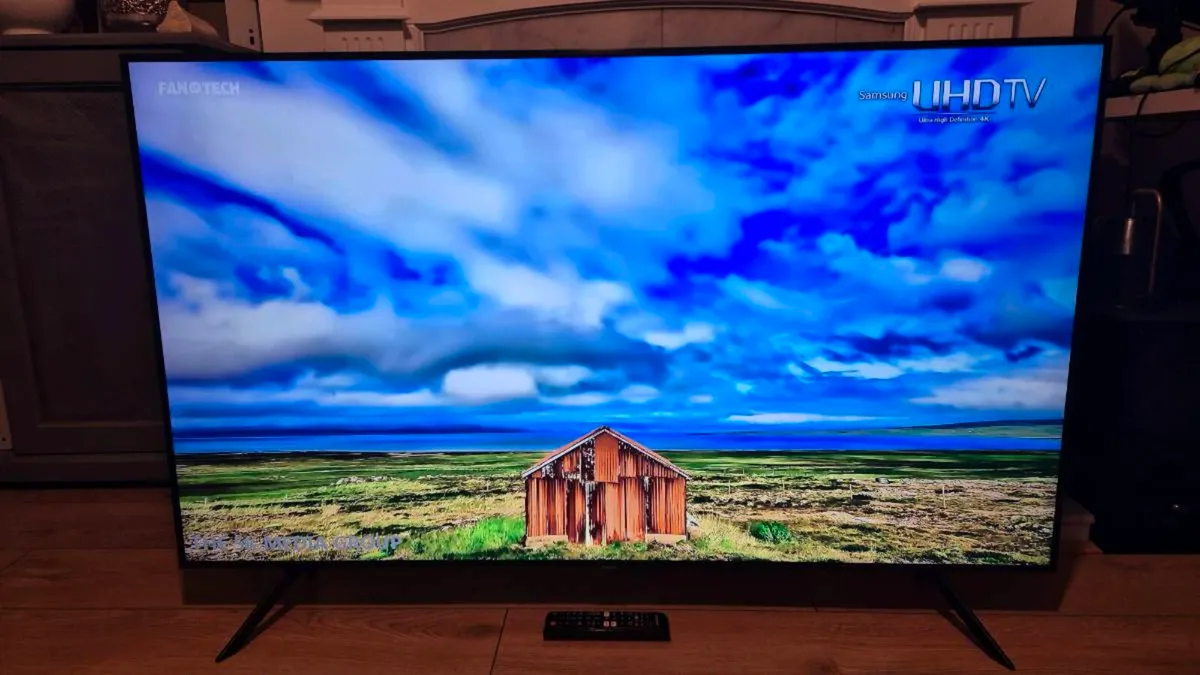 55" SAMSUNG 4K UHD Smart TV - Image 3