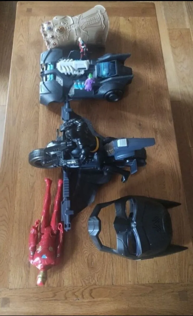 Batman ( bat mobil and bat bike, bat man figure, J - Image 1