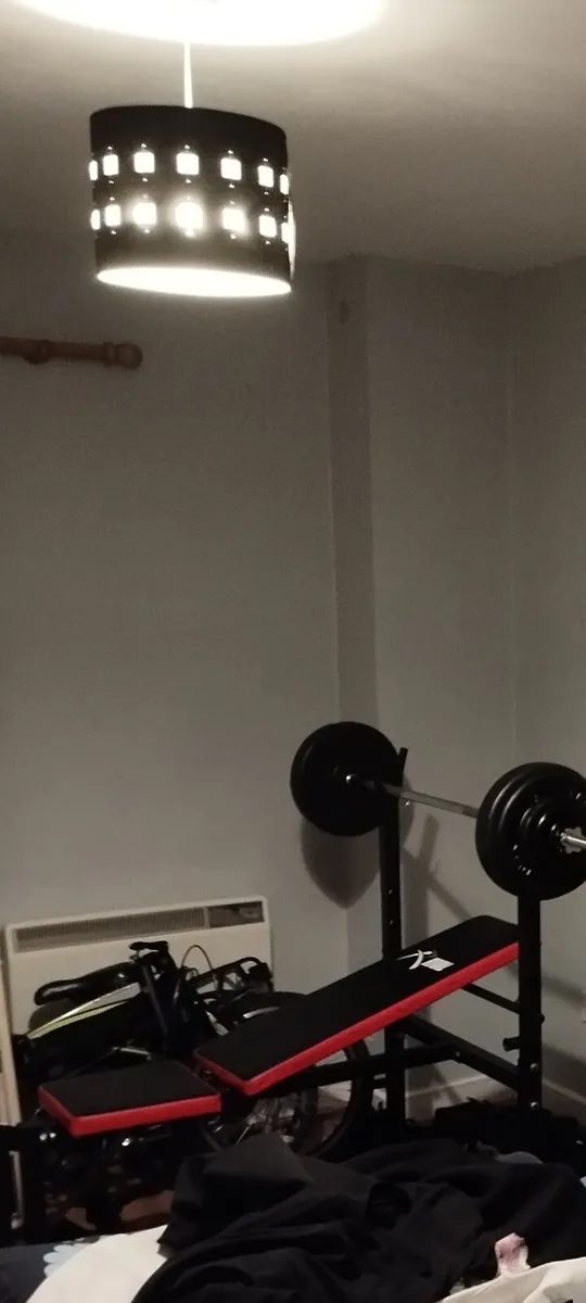 Weight bench with weights - Image 1