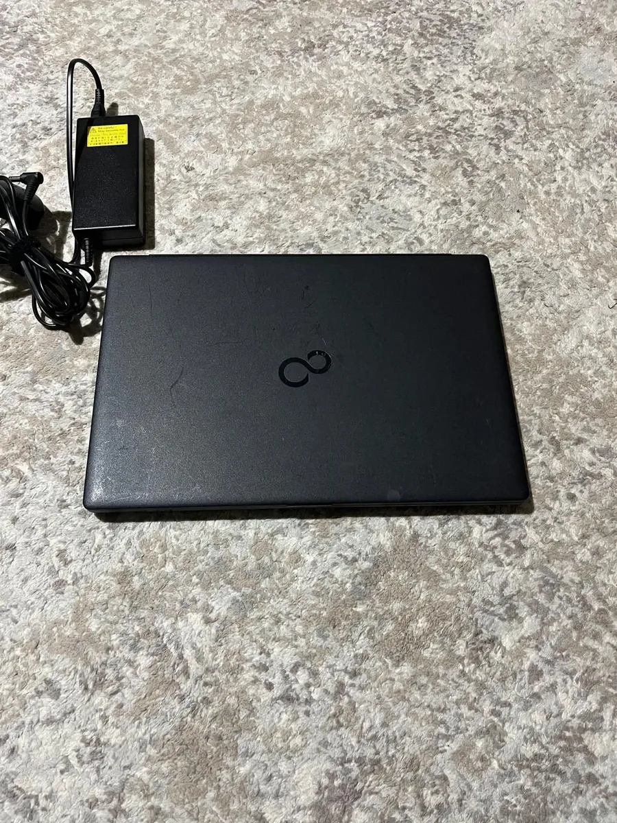 Laptop Fujitsu LifeBook A3510 Intel Core i5-10gen - Image 2