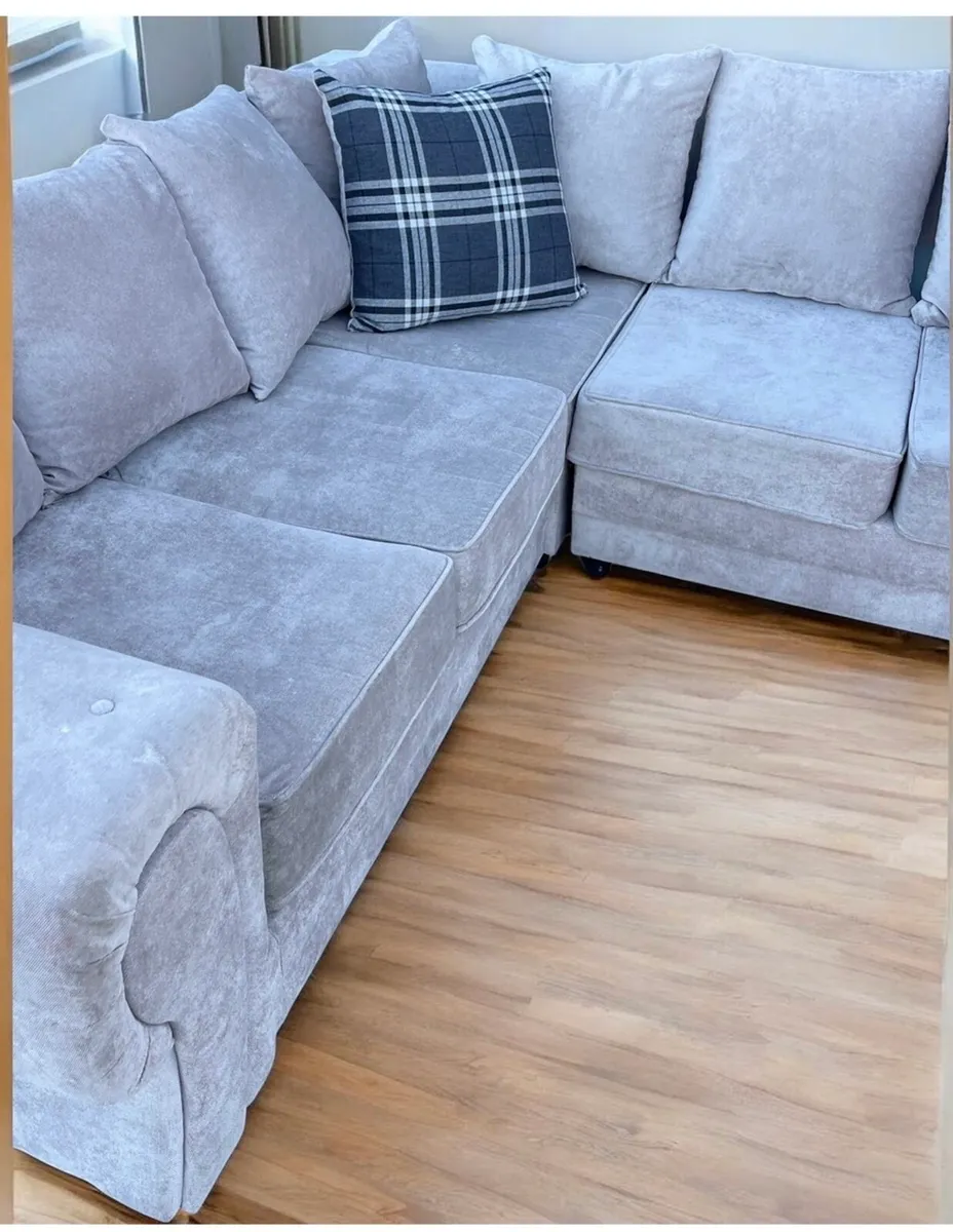 Verona Modern sofa - Image 4