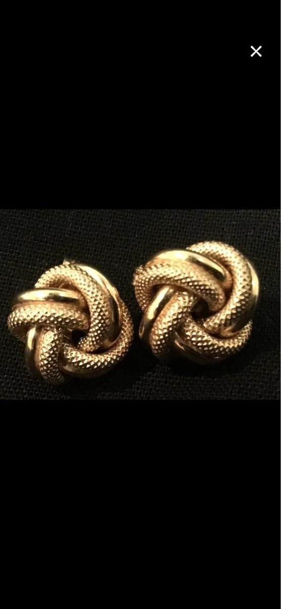 Gold earrings - Image 1