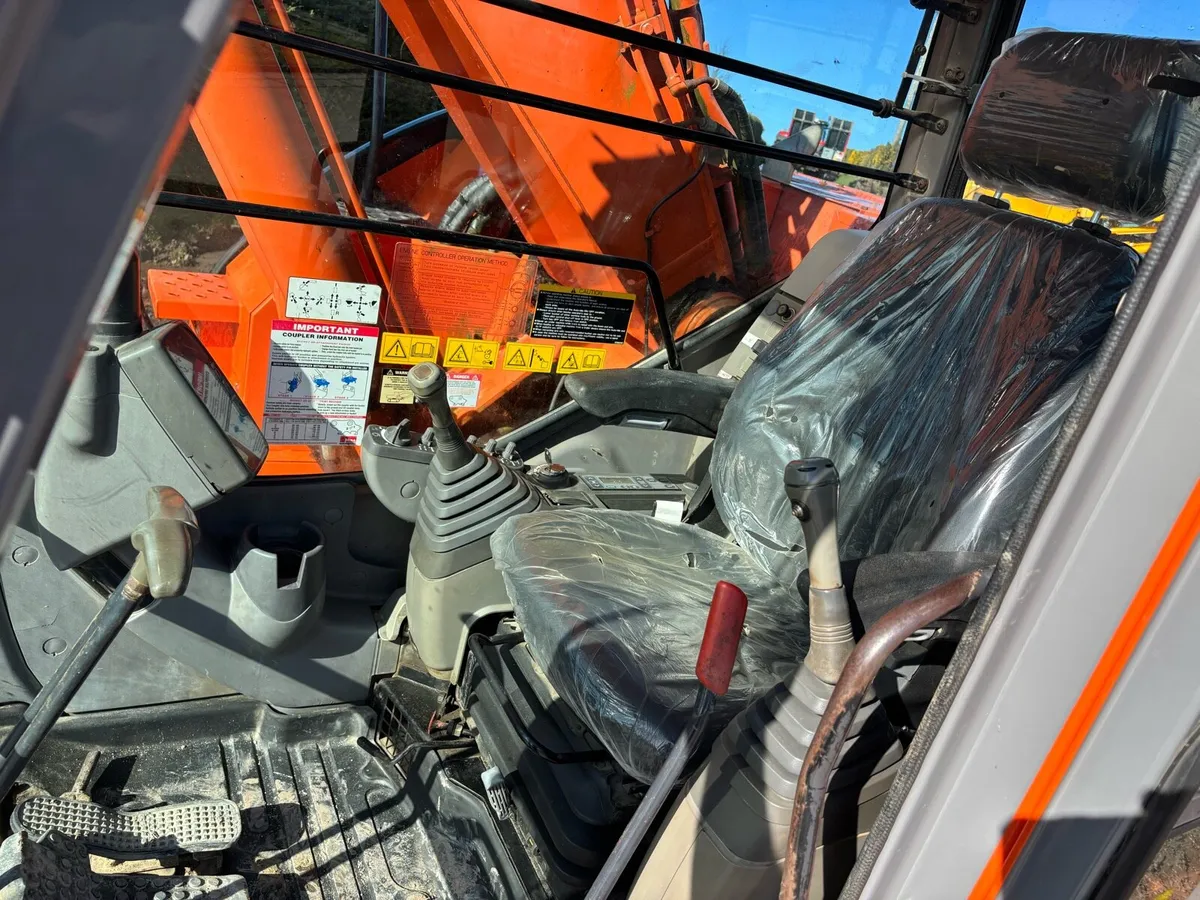 Hitachi ZX225 USR - Image 3