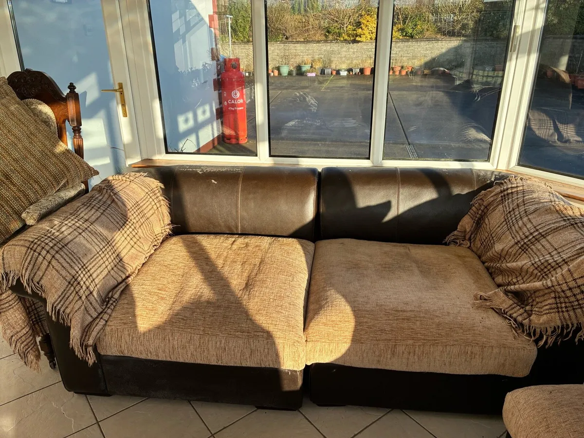 L-shaped Sofa / set of 4 chairs - Image 1