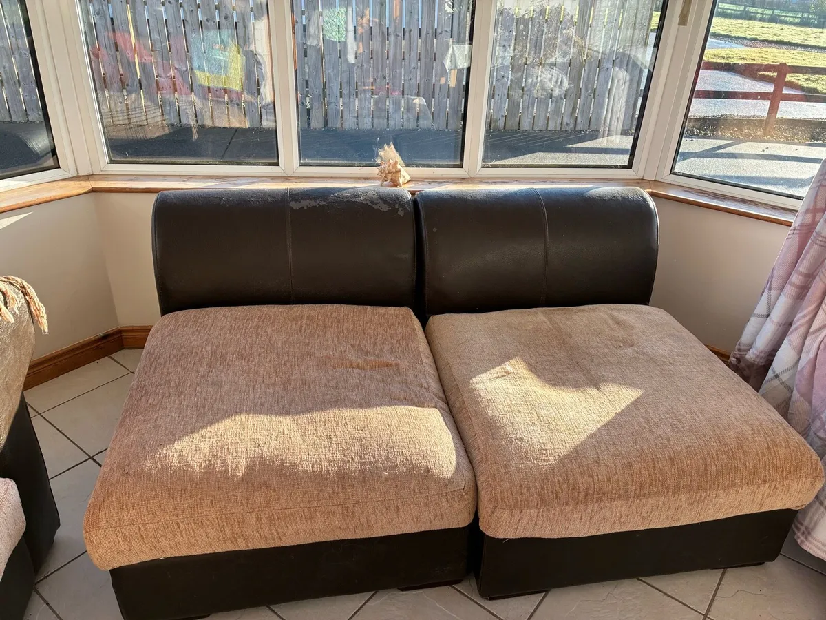 L-shaped Sofa / set of 4 chairs - Image 4