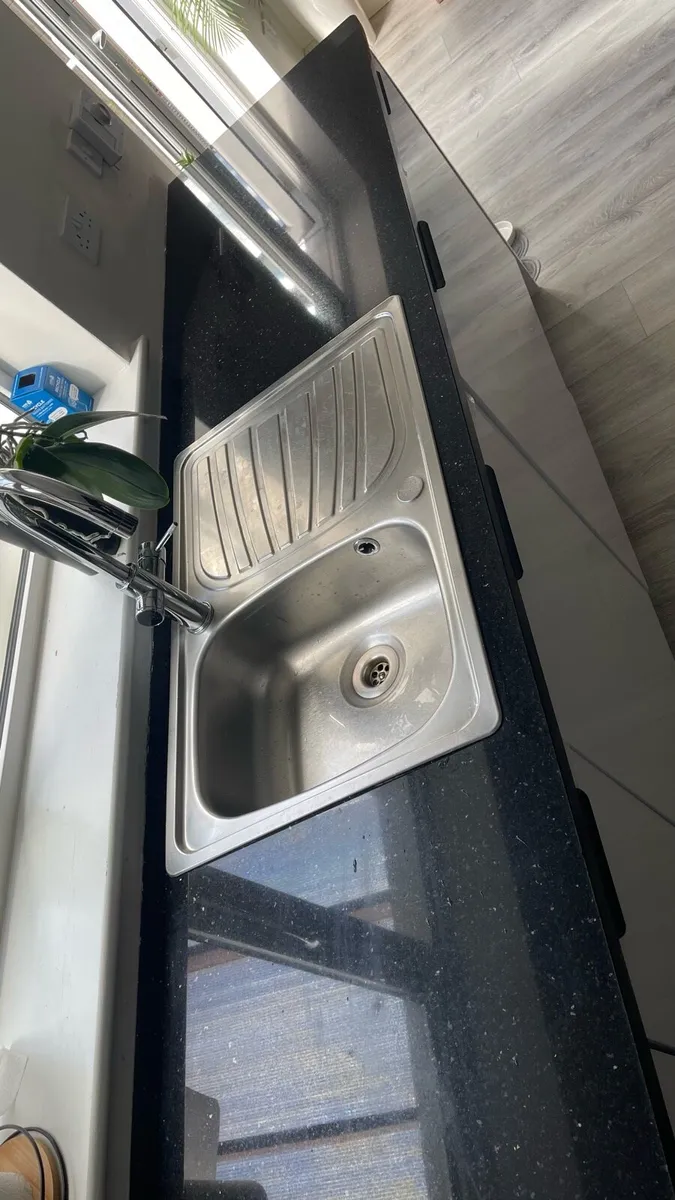 Black granite kitchen countertop - Image 2