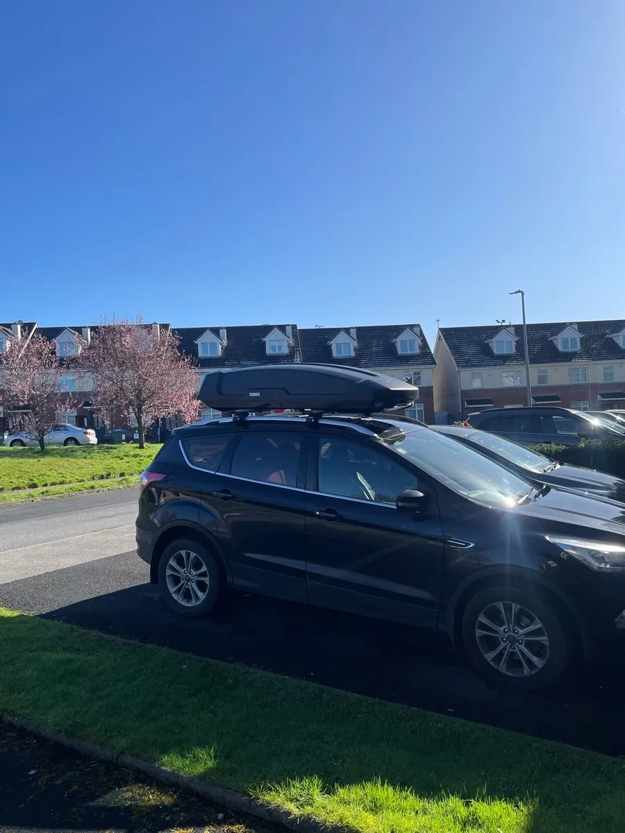 Thule roof box bundle - Image 1