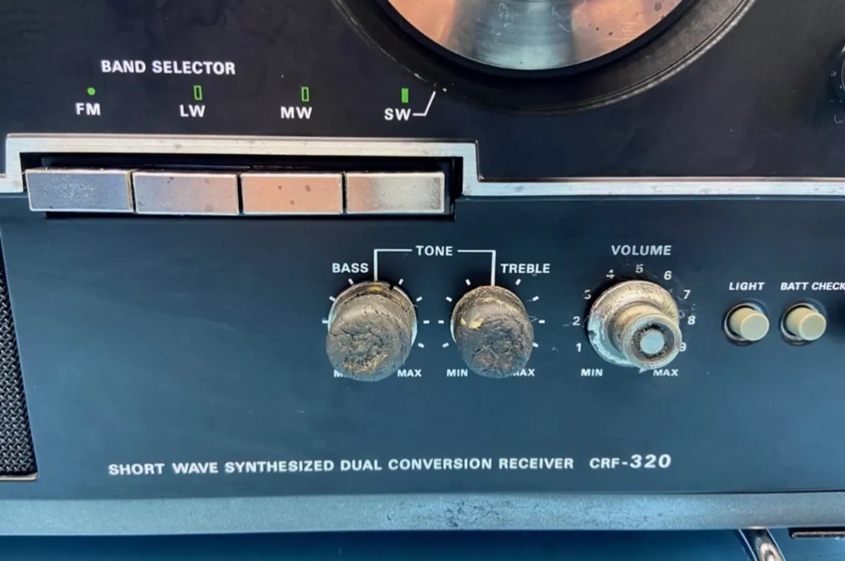 CRF 320 Sony World Receiver Radio - Image 3