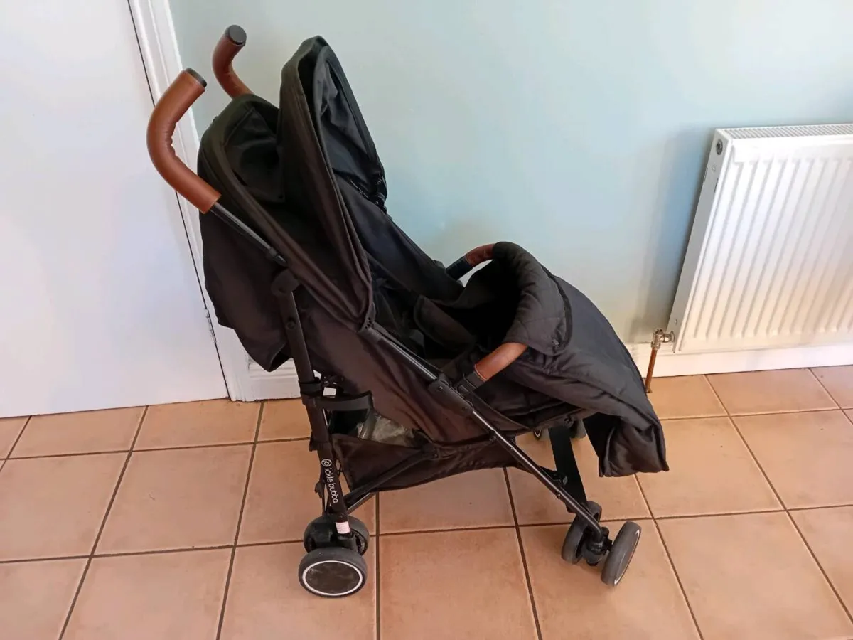 Child's pushchair - Image 1