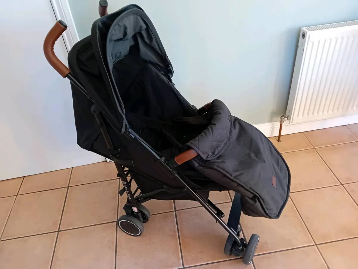 Child's pushchair - Image 2