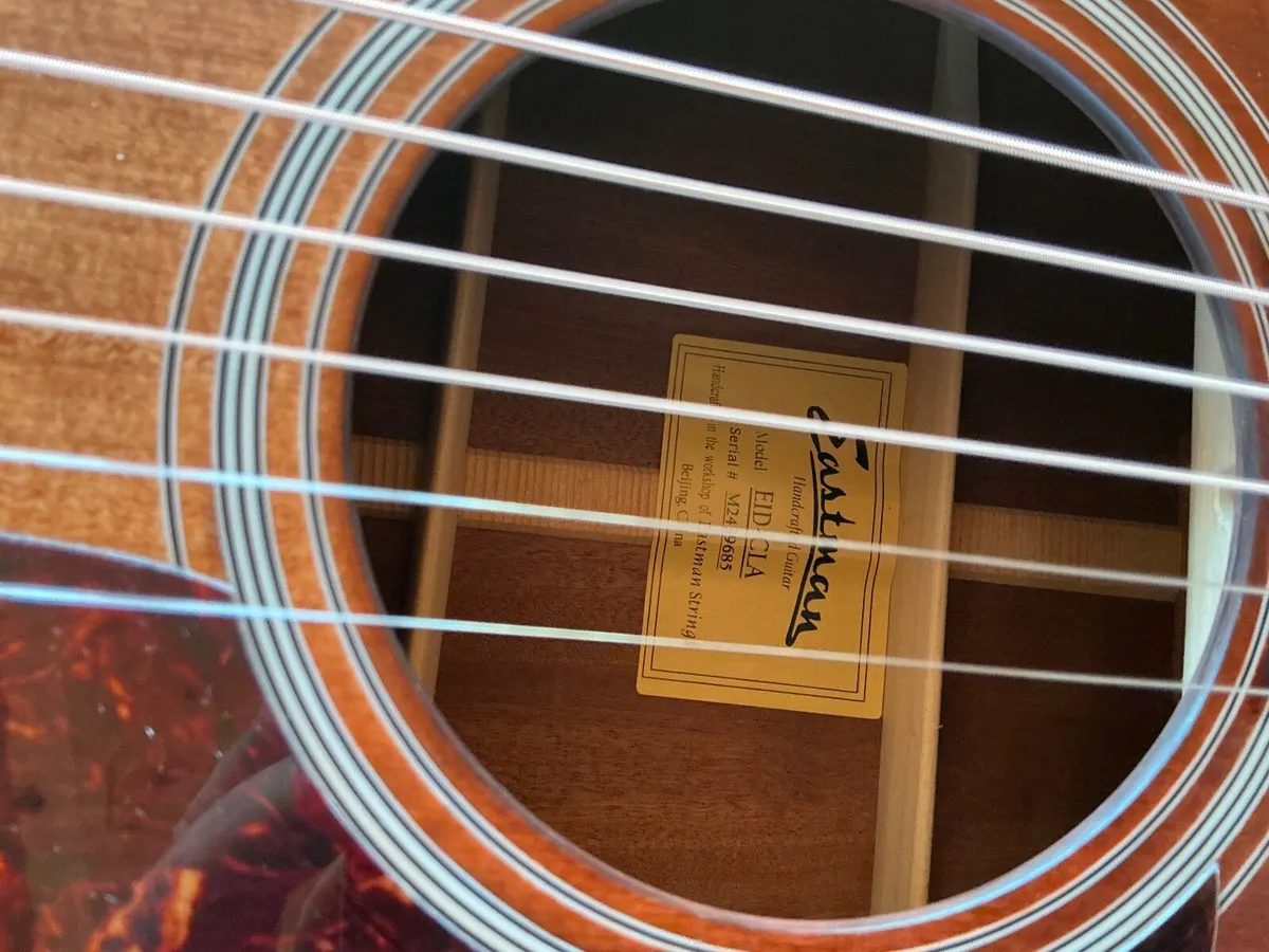 Eastman E1 classic finish solid wood accoustic - Image 4
