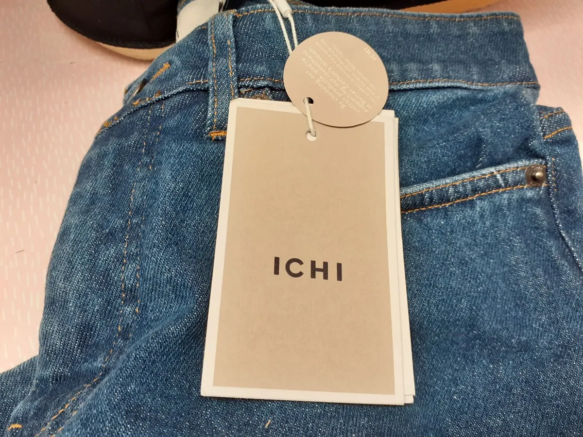 Online Auction Of Women's Clothes & More! - Image 4