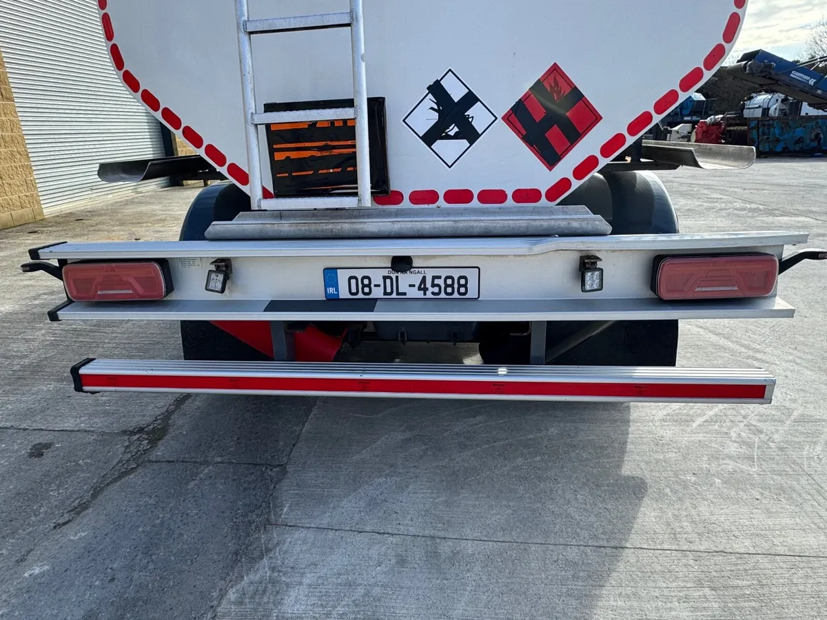 MAN TGM 18.280 4x2 Fuel Tanker Truck, 13000L - Image 3