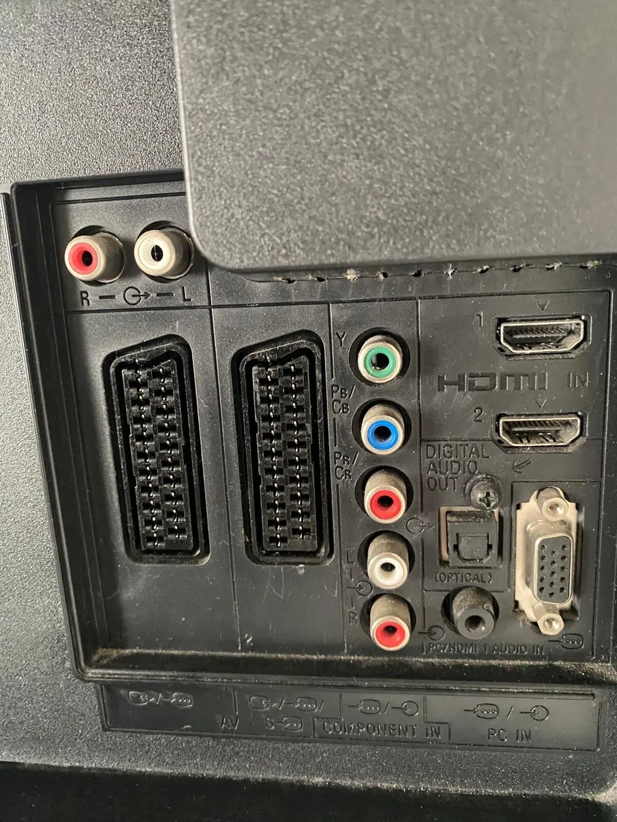 Sony LCD digital colour TV - Image 4