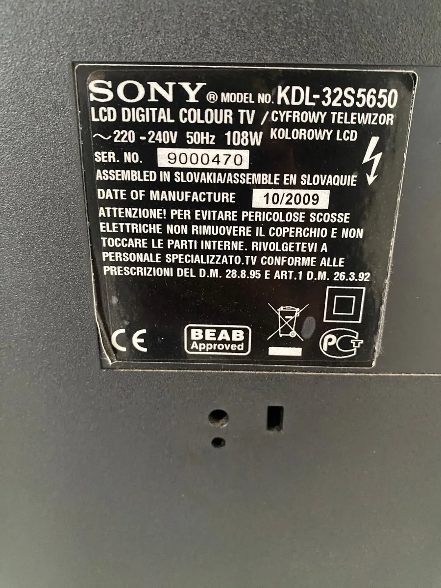 Sony LCD digital colour TV - Image 3