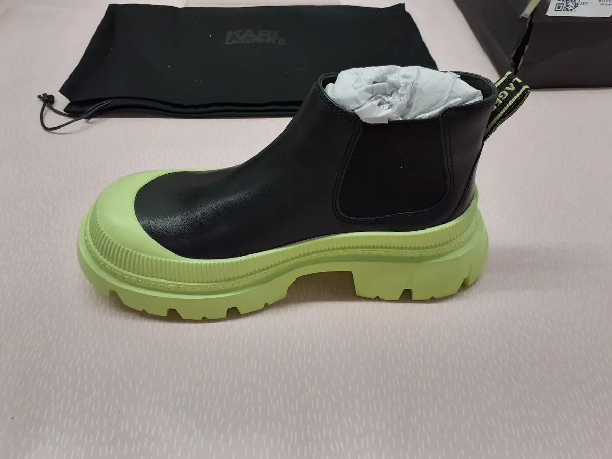 Online Auction Of A Green Boots & More! - Image 3