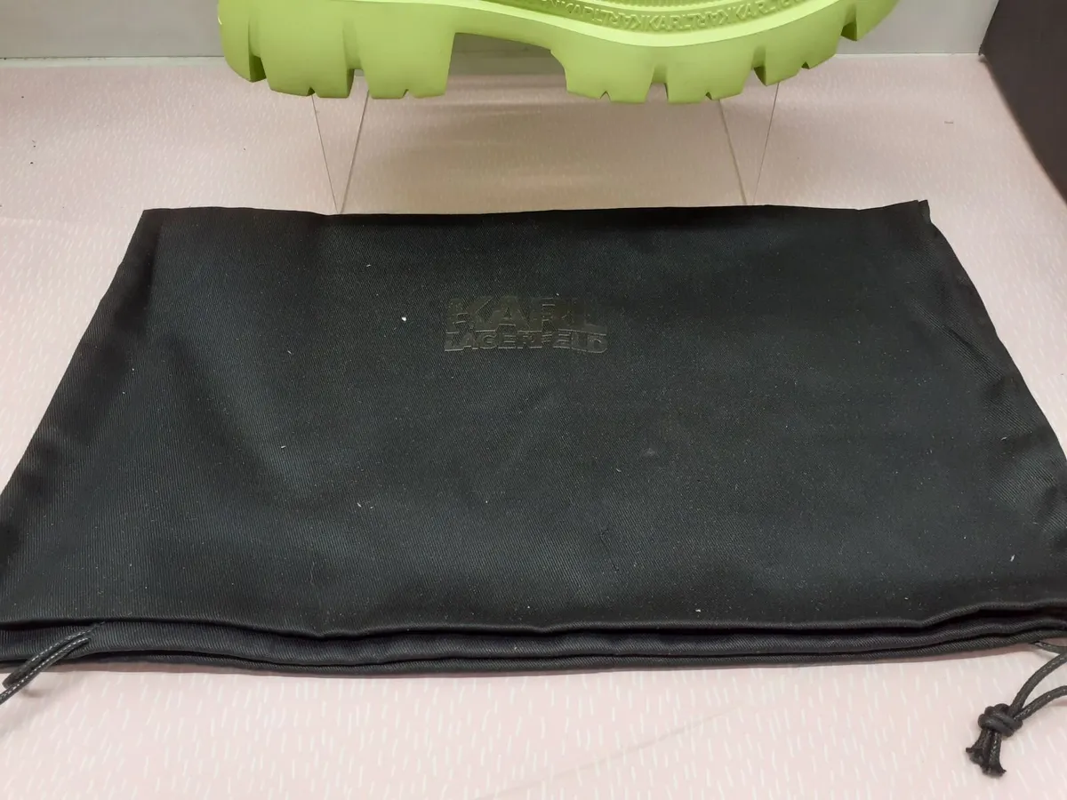 Online Auction Of A Green Boots & More! - Image 4