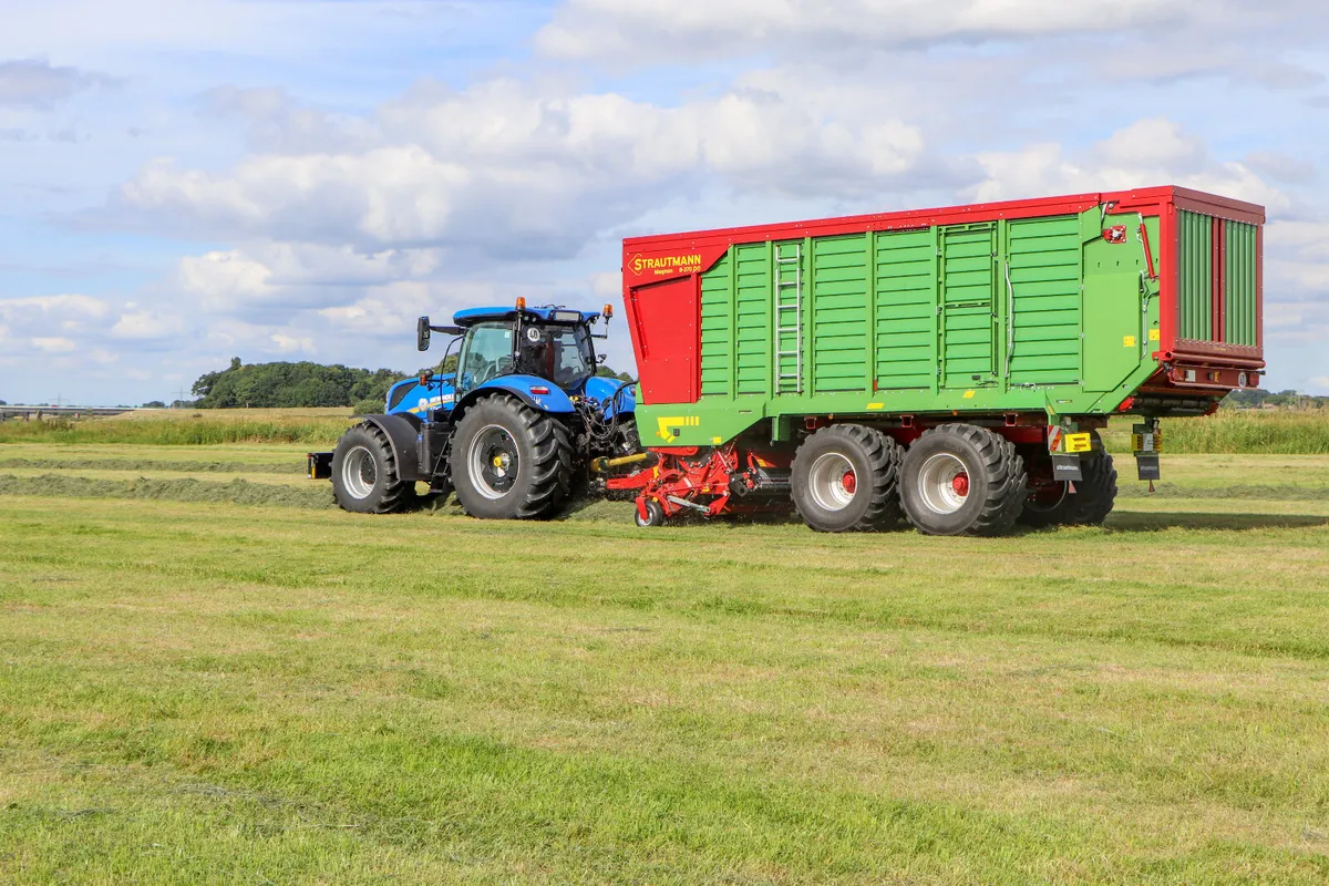 2026 Strautmann Magnon 8-370 forage wagon - Image 2