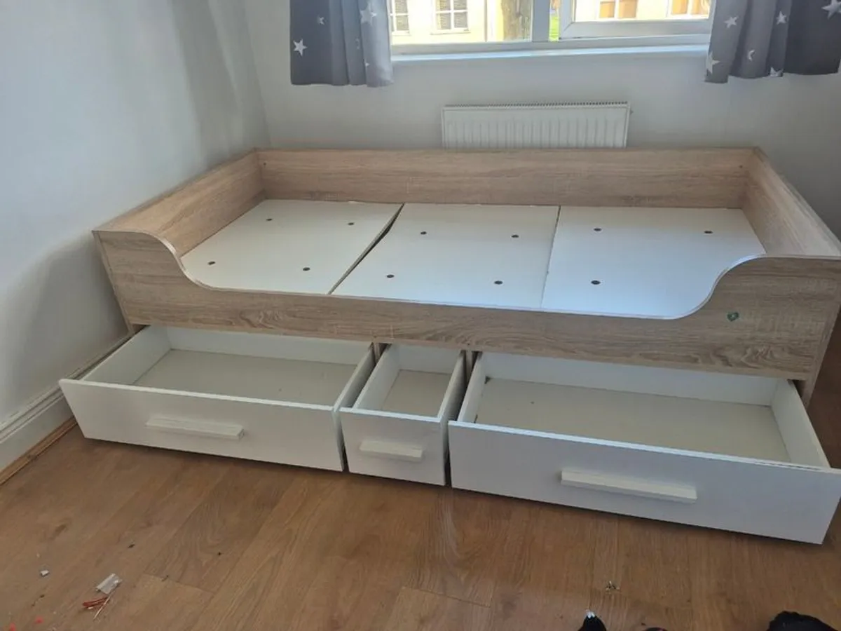Single bed - Image 3