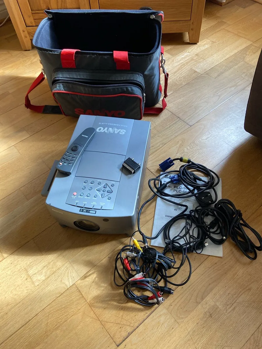 Vintage. Sanyo.  Projector - Image 1