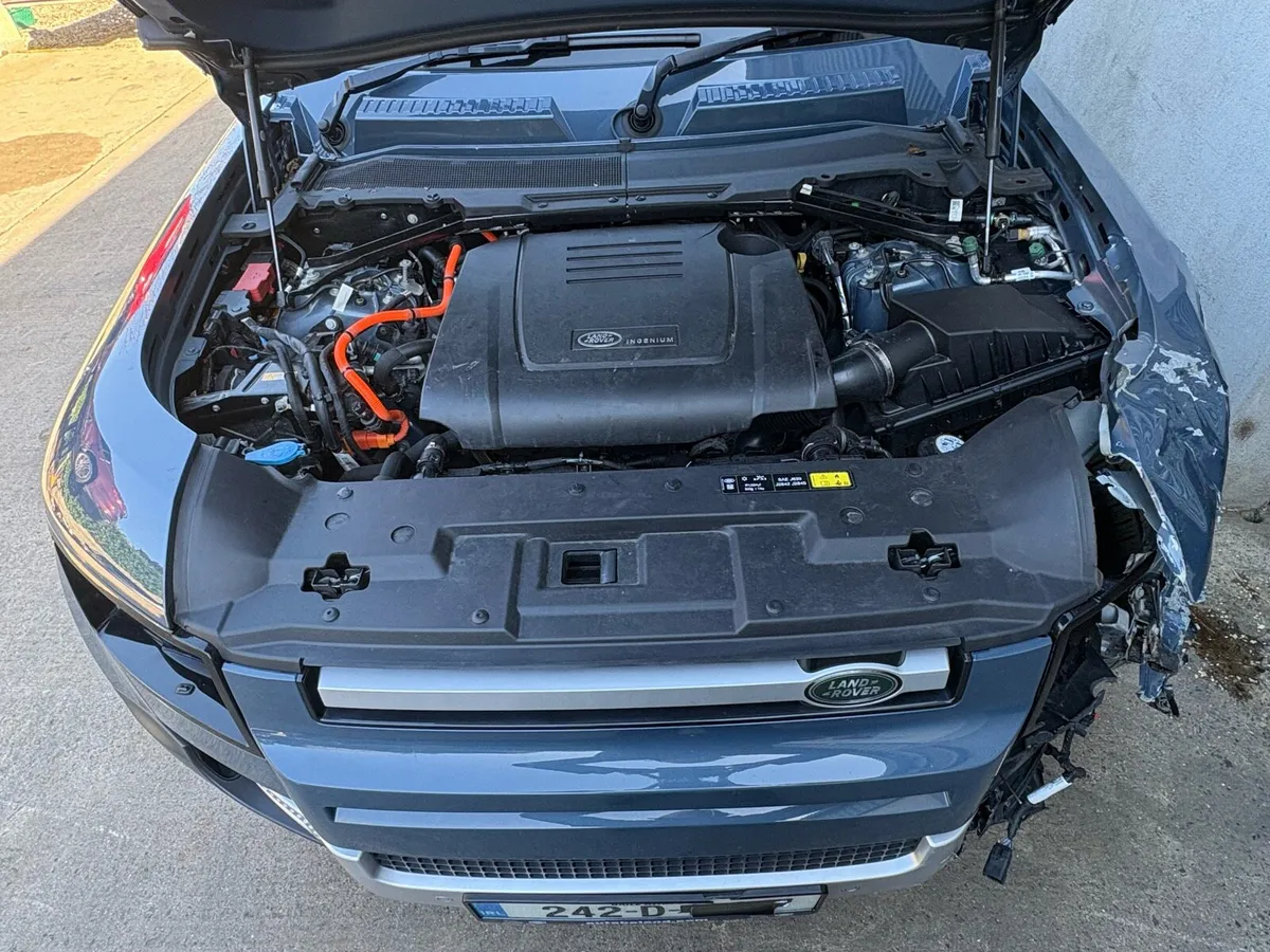 242 LANDROVER DEFENDER 110 - Image 3