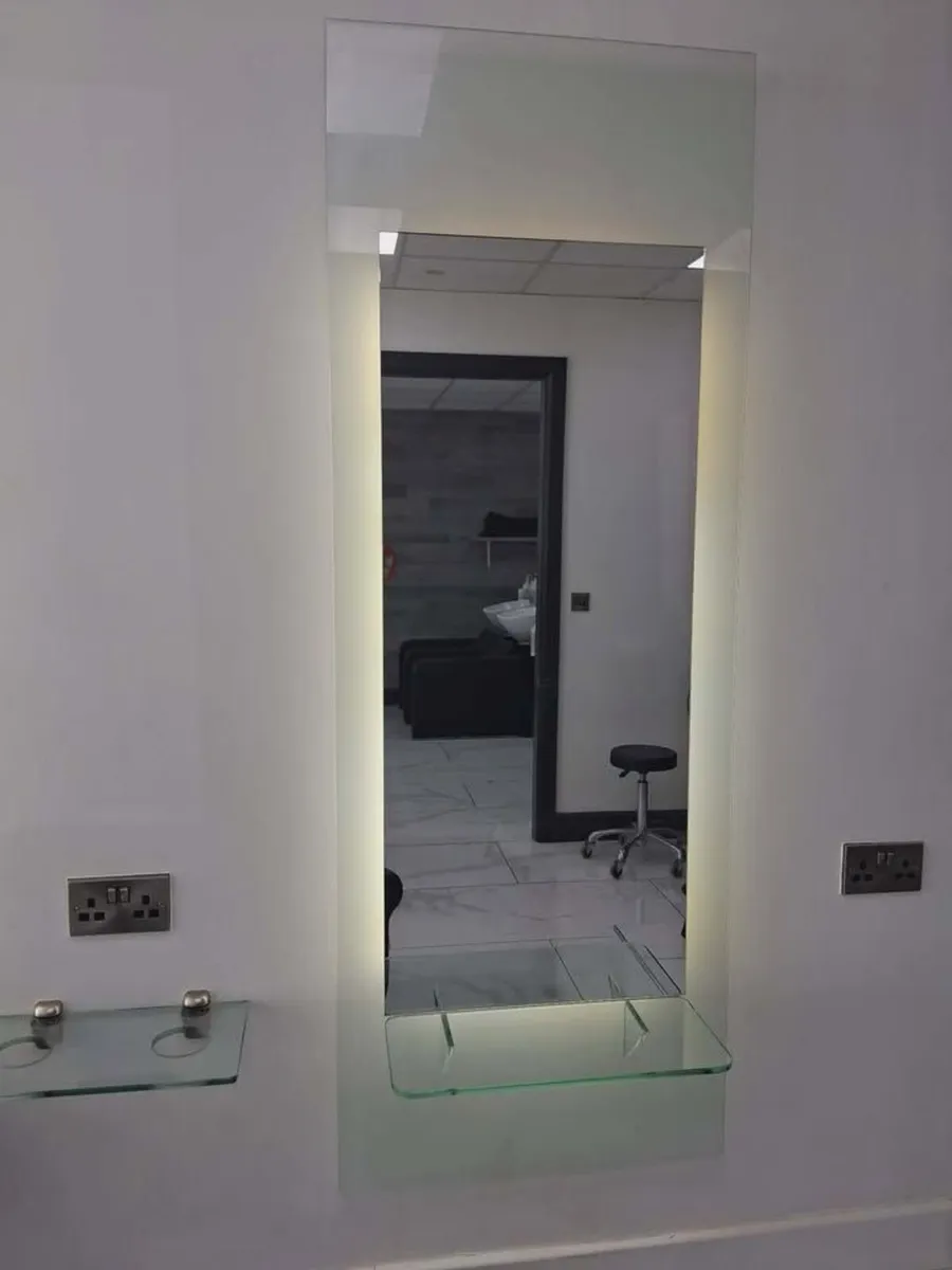 Salon Furniture - Image 2