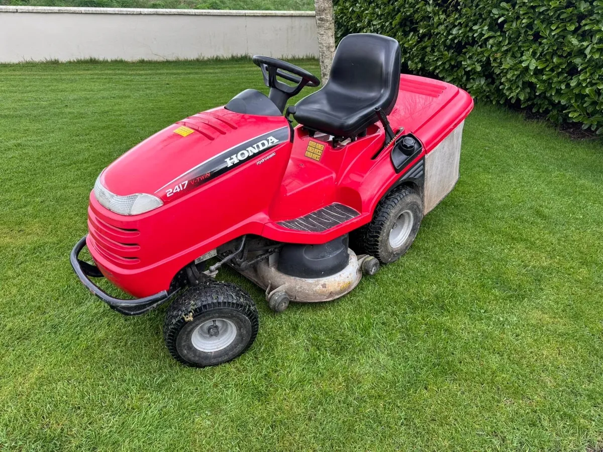 Ride on Honda lawnmower for sale - Image 1