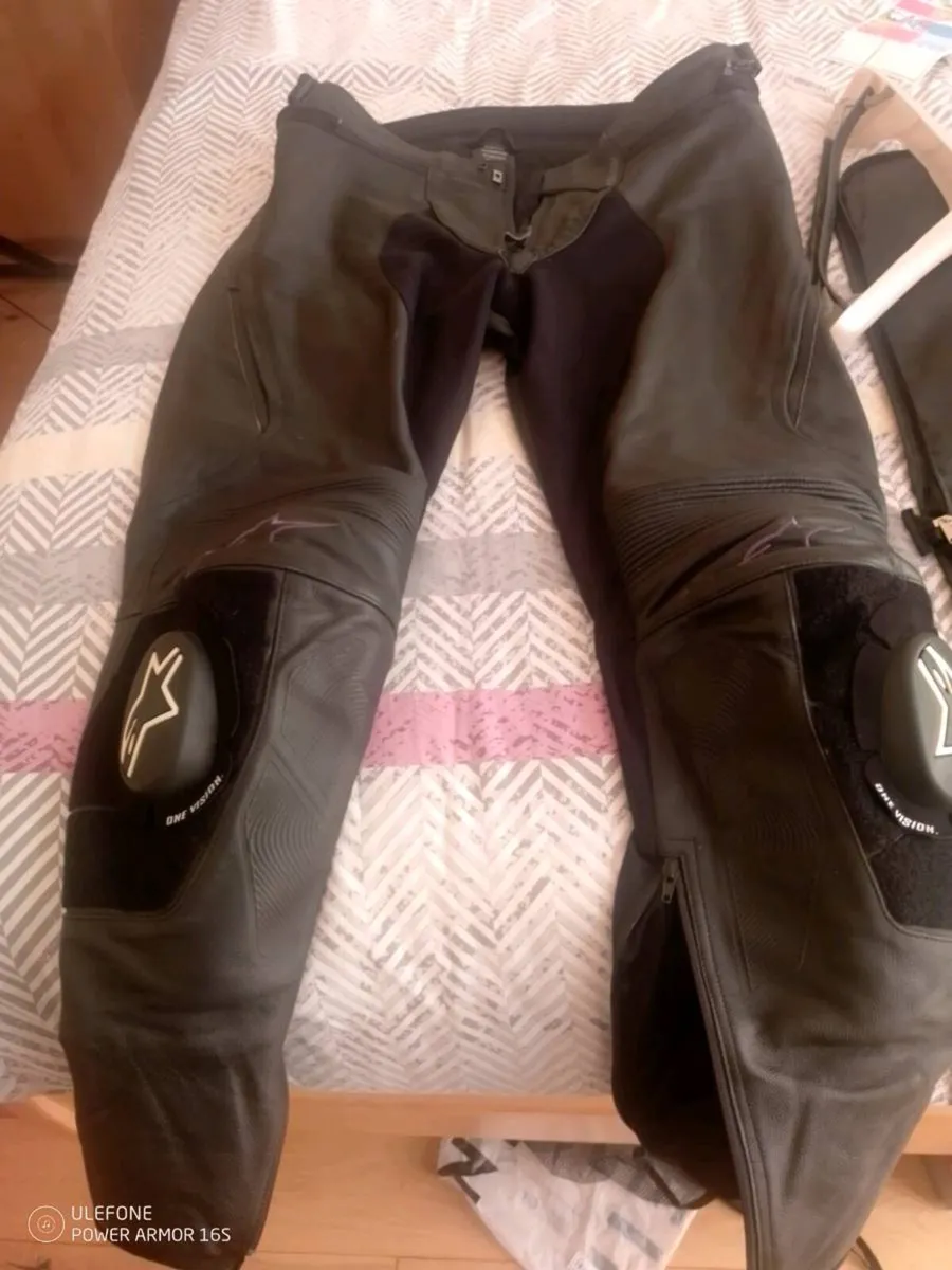 Motorcycle leathers - Image 3