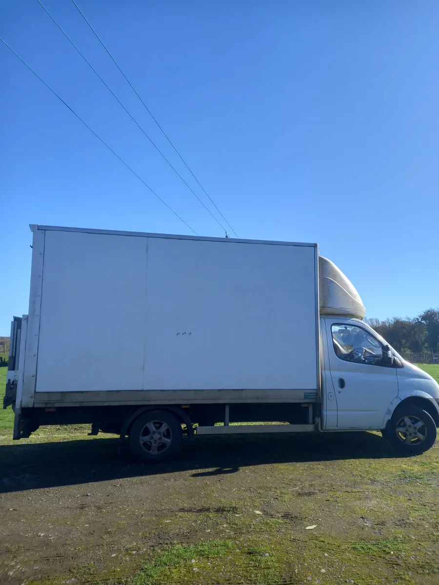 2020 LDV Box Van with lift 2.5 Diesel - Image 1