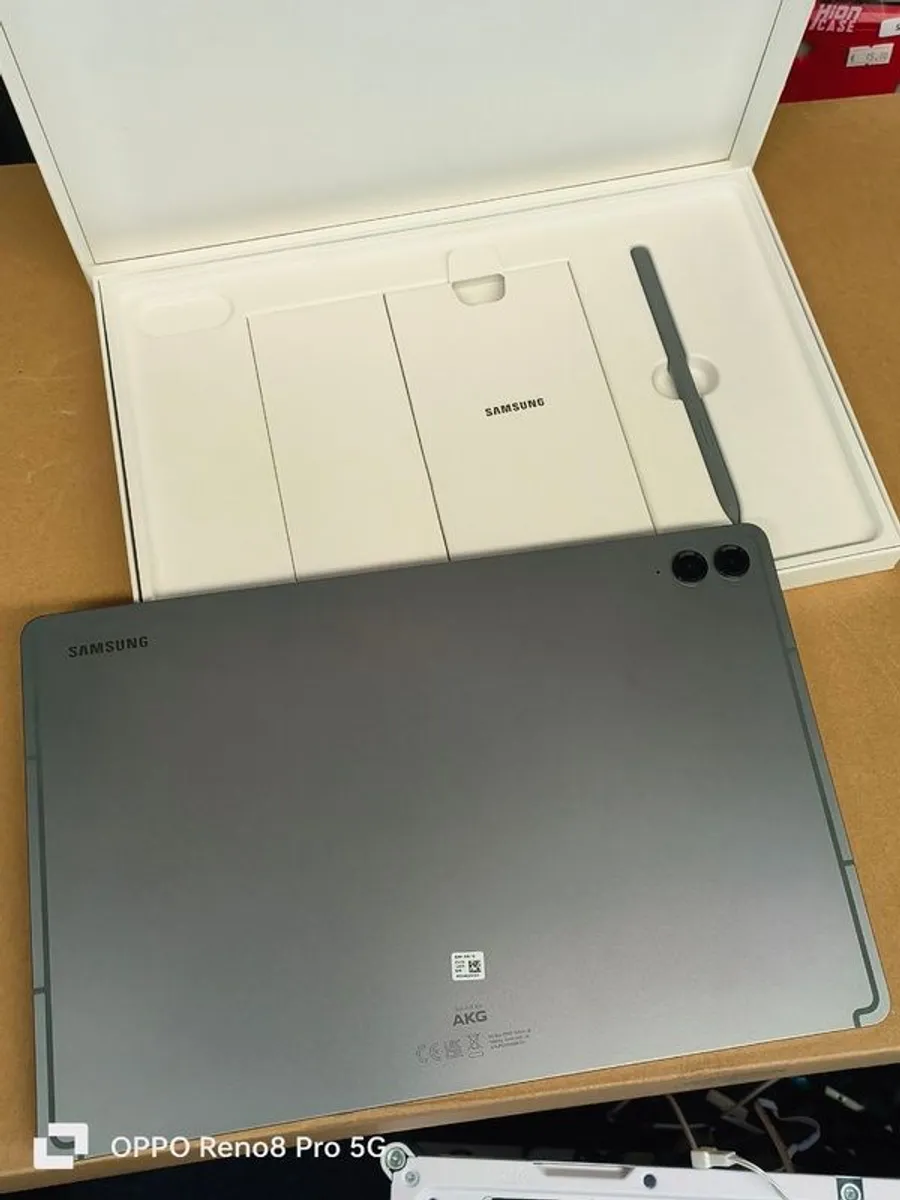 12.4 inch Samsung Galaxy Tab S9 FE+ W/ S Pen 12.4" 128GB Gray/ Mint Condition - Image 3