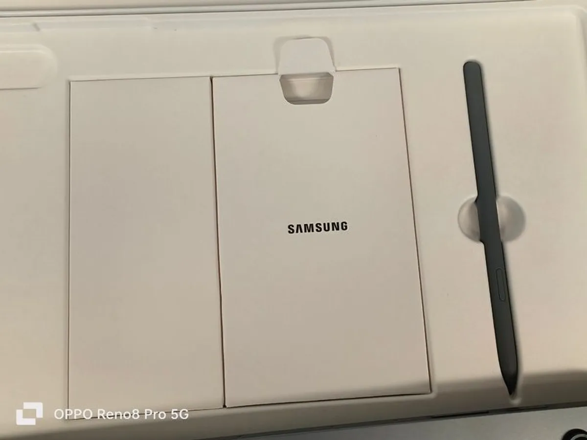 12.4 inch Samsung Galaxy Tab S9 FE+ W/ S Pen 12.4" 128GB Gray/ Mint Condition - Image 4