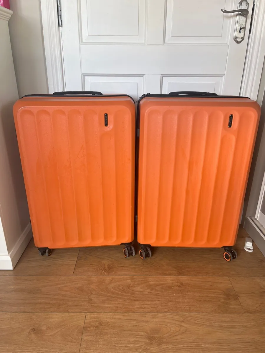2 Hard shell suitcases - Image 1