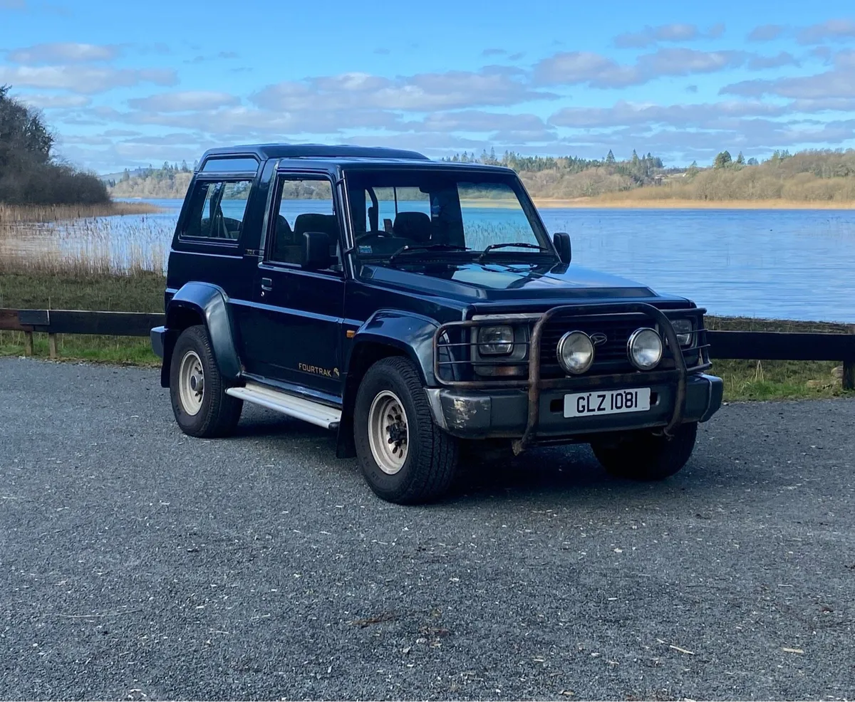 Daihatsu fourtrak passanger - Image 1
